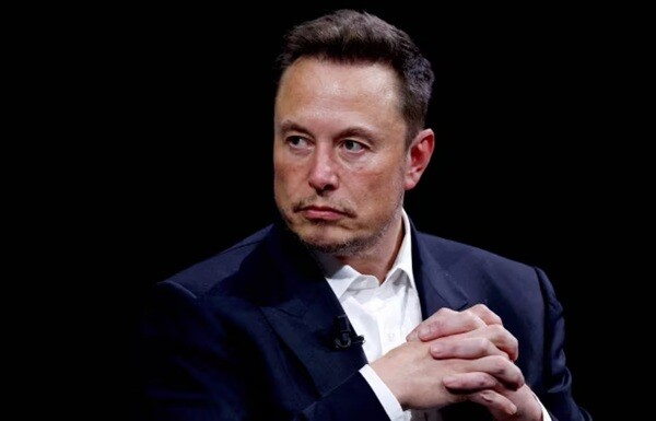 Tesla, passo indietro di Elon Musk dalla politica
