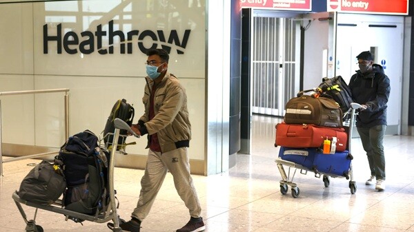 tassa-sugli-abbracci-negli-aeroporti-inglesi