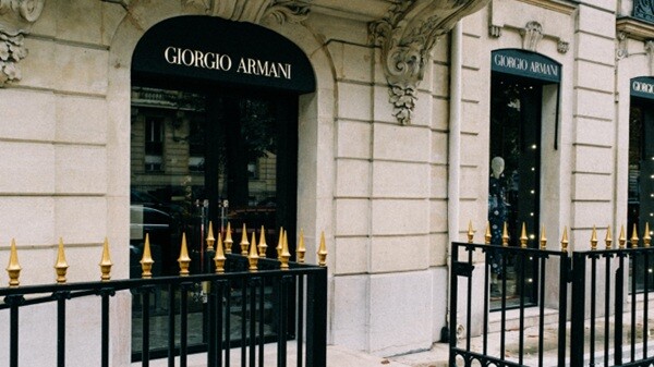 Armani pronta a cedere le sue quote?