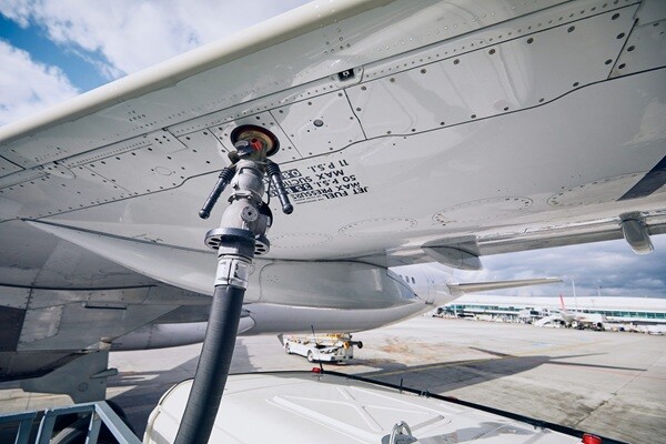 Jet fuel, l’Europa chiede prudenza